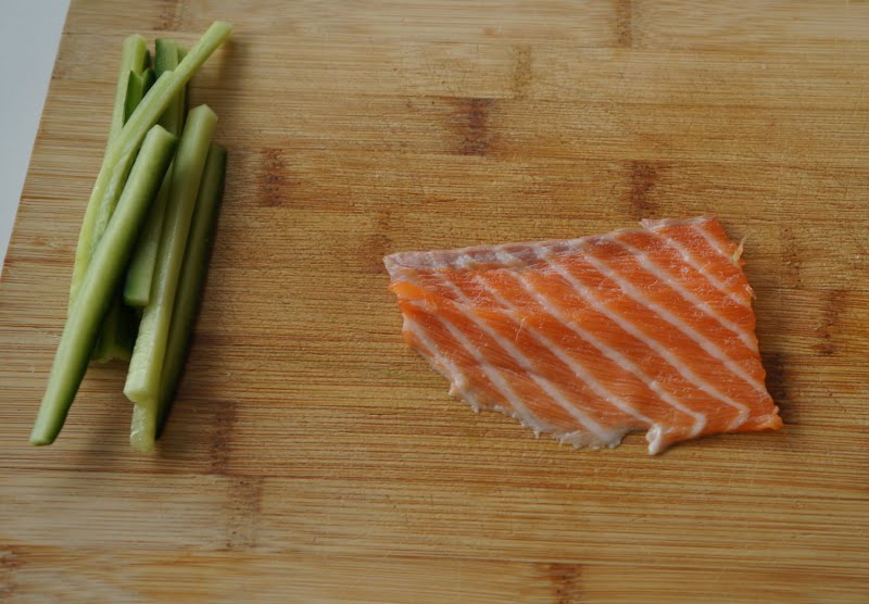 upstream-sushi-roll-salmon